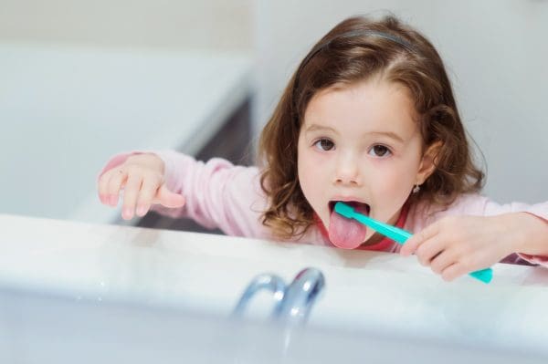 أسباب رائحة الفم الكريهة عند الأطفال موقع زيادة